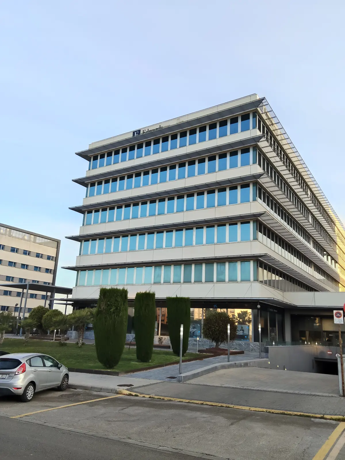 Edificio de oficinas gestionado por Urendes
